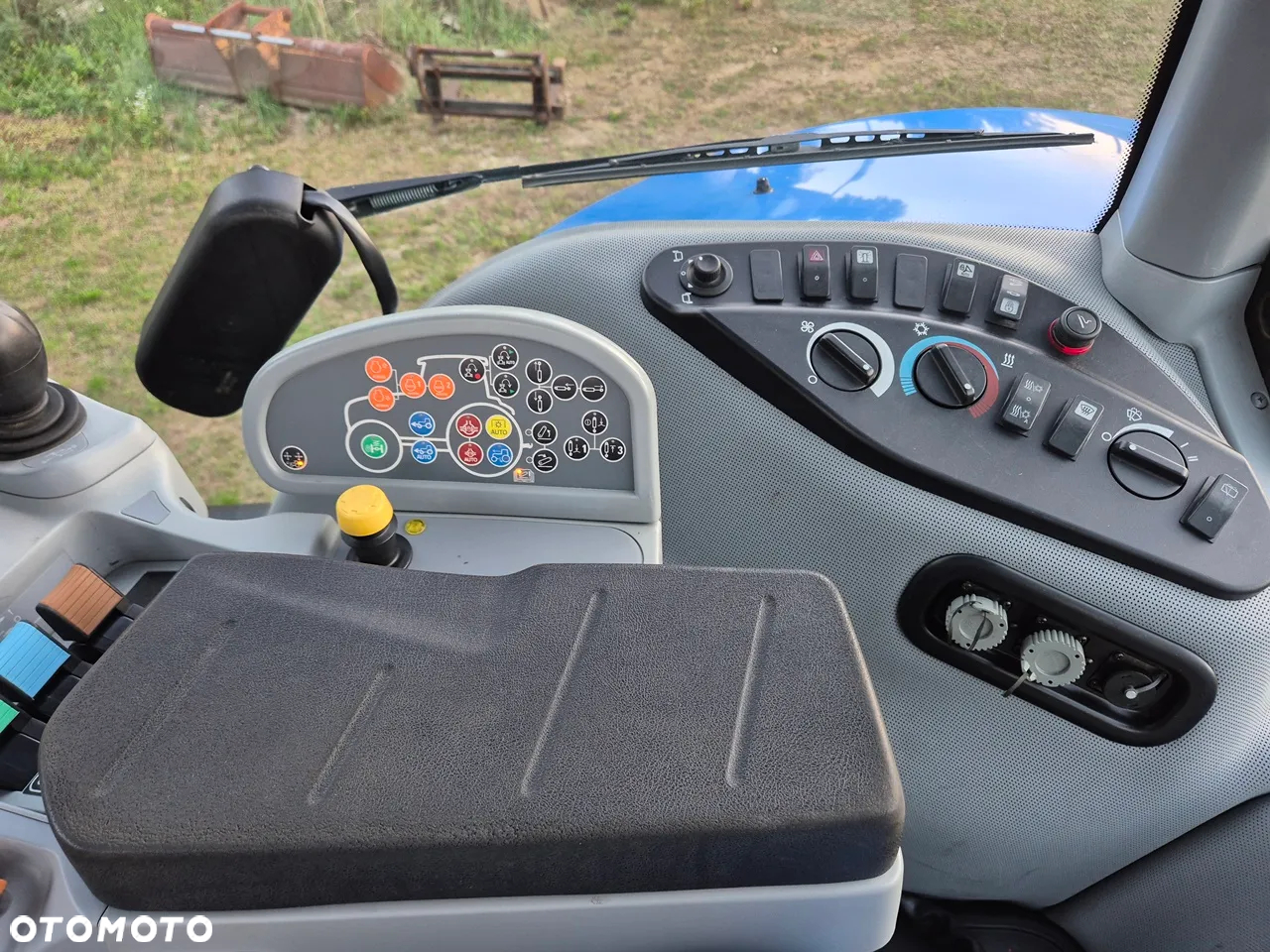 New Holland T8-300 BARDZO ŁADNY Duży traktor GPS - 27