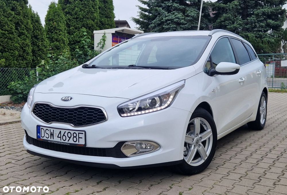 Kia Ceed 1.6 GDI Dream Team Edition - 1