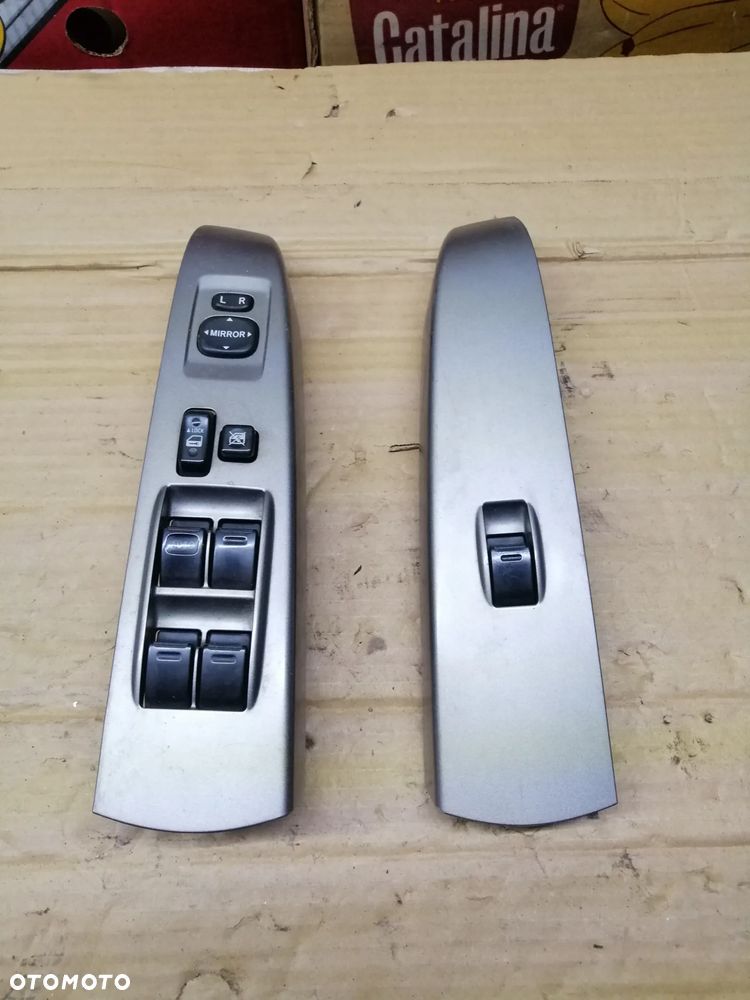 Toyota Prius II panele sterowania szyb komplet - 7