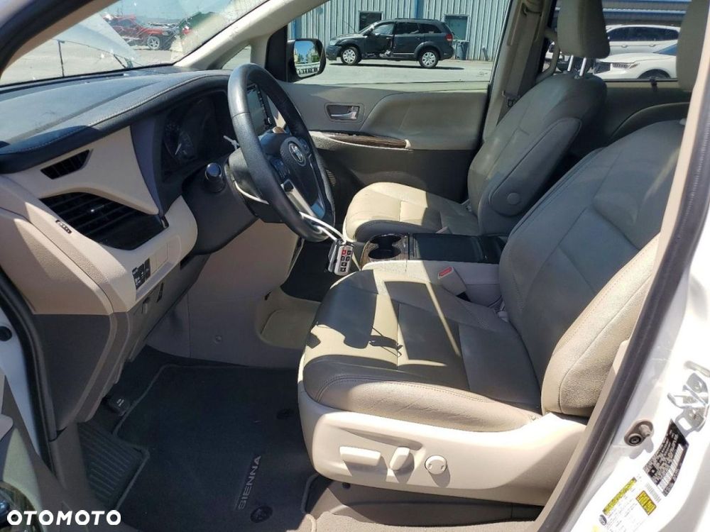 Toyota Sienna - 7