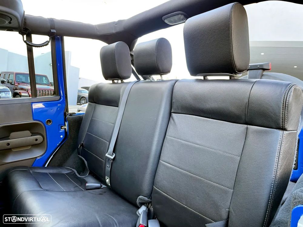Jeep Wrangler 2.8 CRD ATX Sport - 27