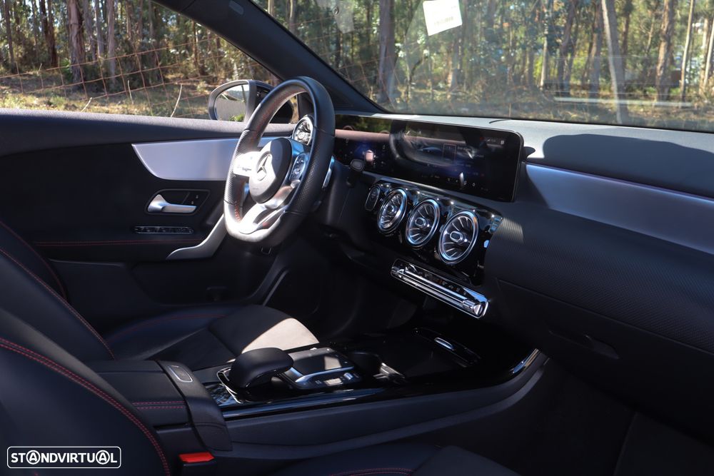 Mercedes-Benz A 250 e AMG Line - 12