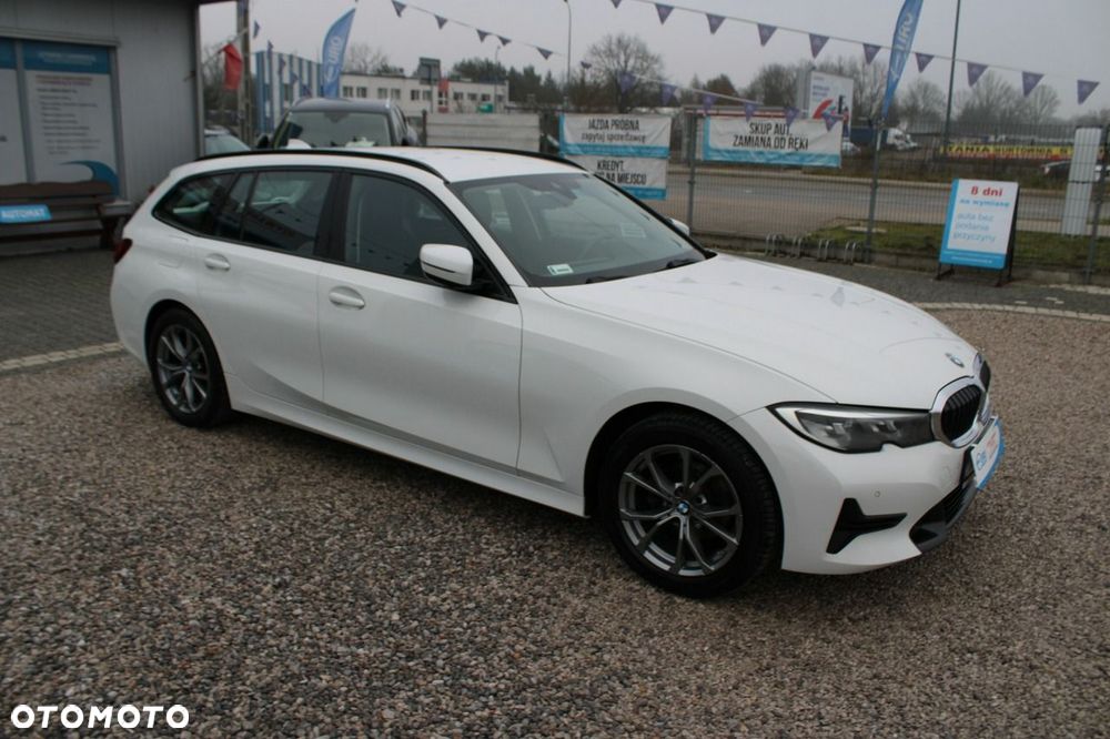 BMW 3 Series 2022 photo 5