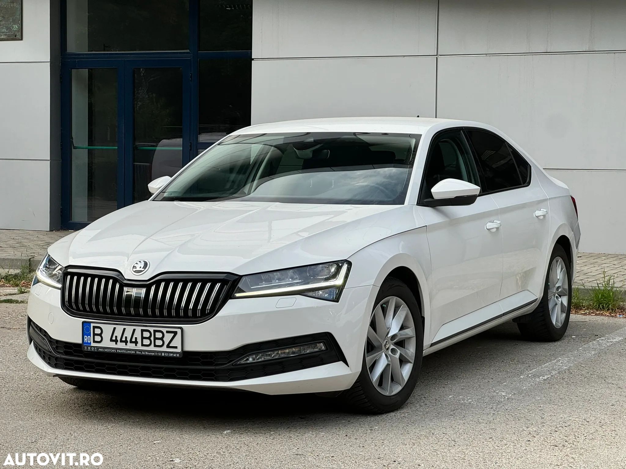 Skoda Superb 2.0 TDI DSG Style - 1
