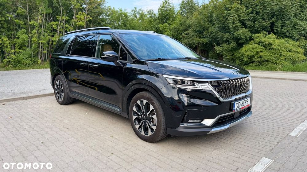 Kia Carnival - 2