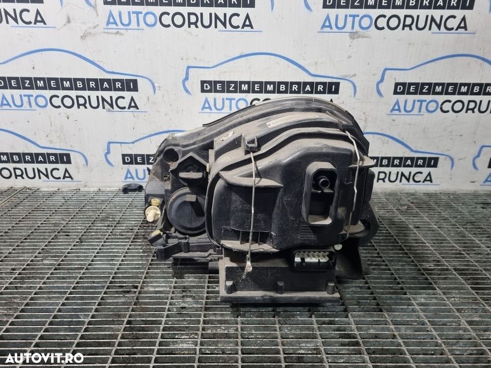 Far Dreapta Porsche Cayenne 2002 - 2006 SUV 4 Usi (1131) Fara xenon - 2