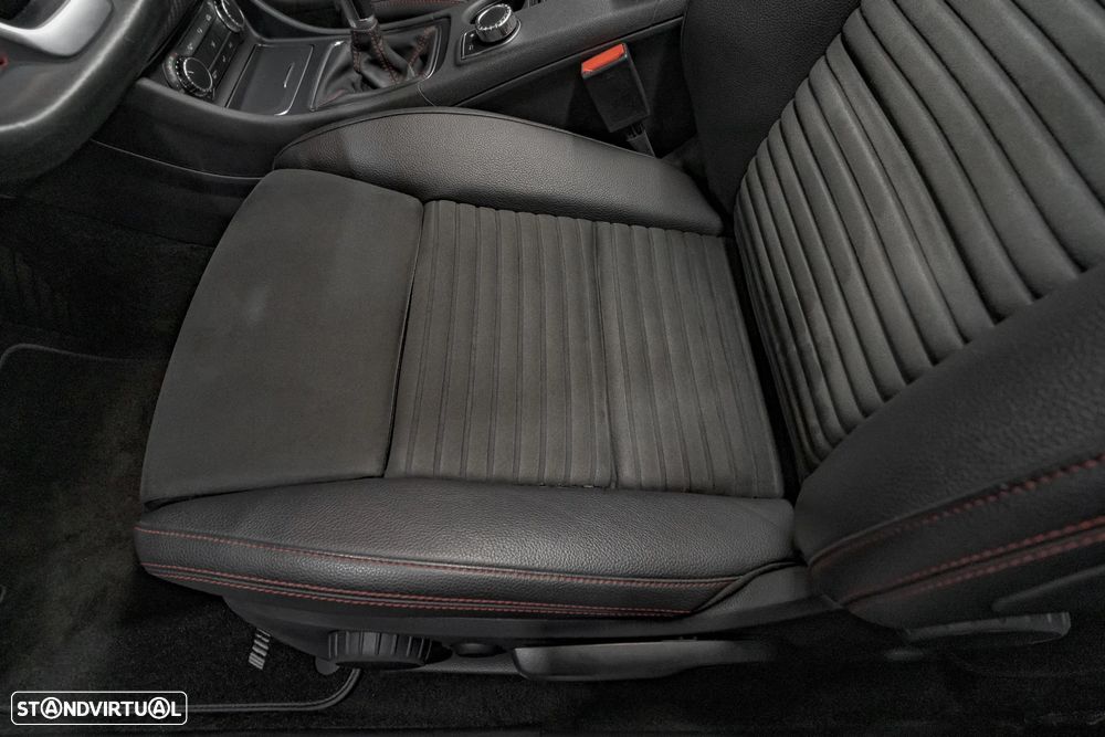 Mercedes-Benz A 180 AMG Line - 26