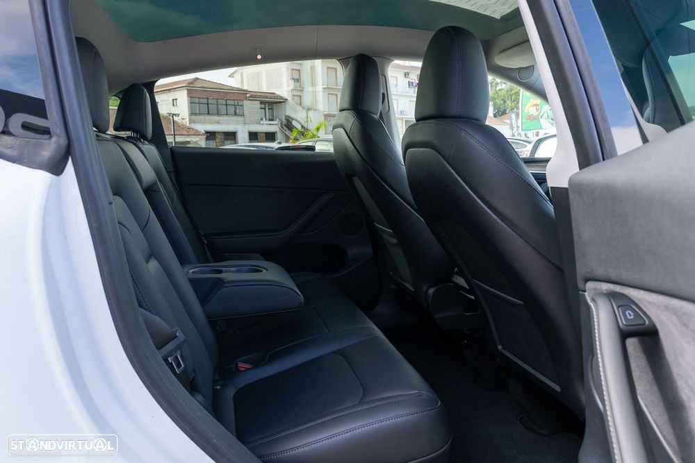 Tesla Model Y Long Range Dual Motor AWD - 19