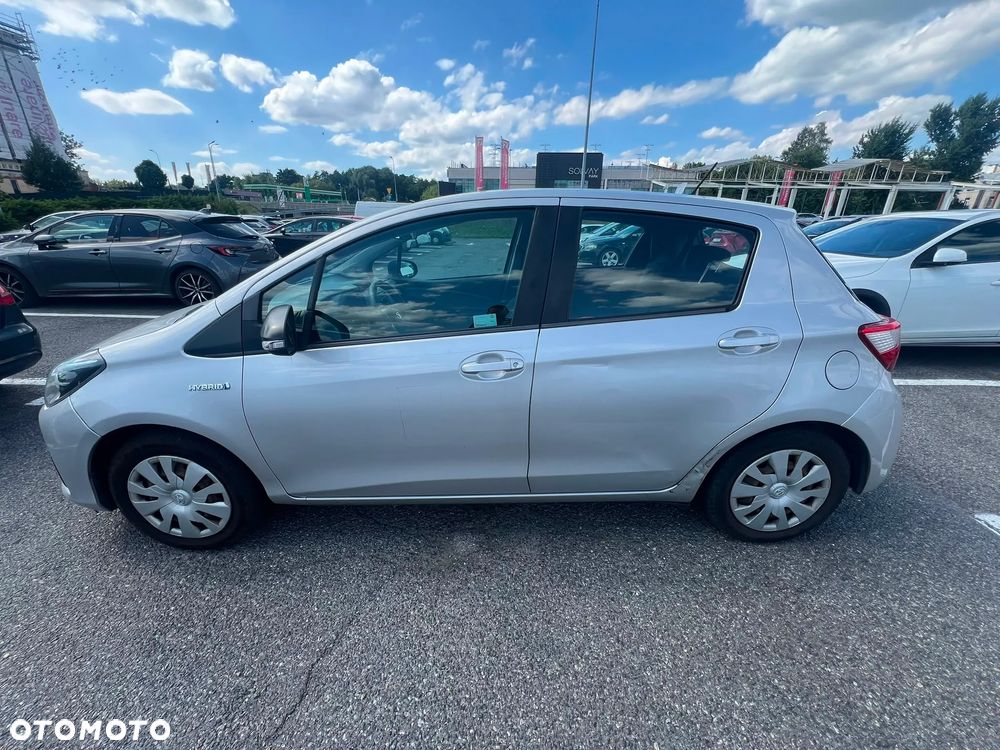 Toyota Yaris Hybrid 100 Premium - 28