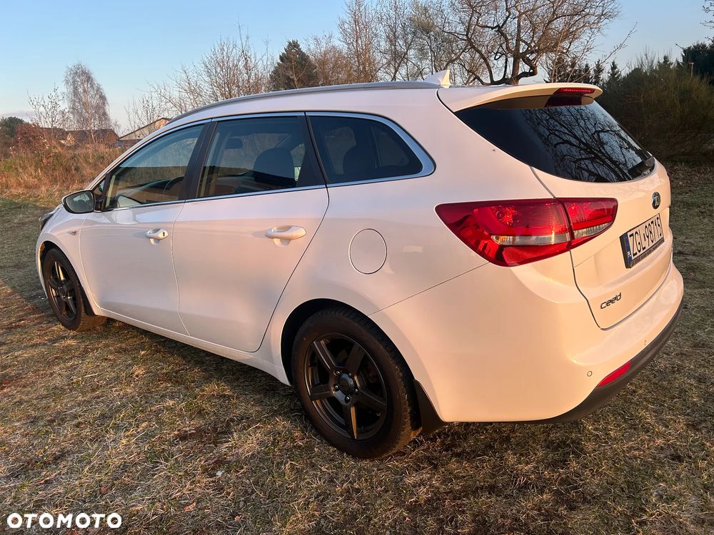 Kia Ceed 1.6 CRDi 136 ISG Platinum Edition - 6
