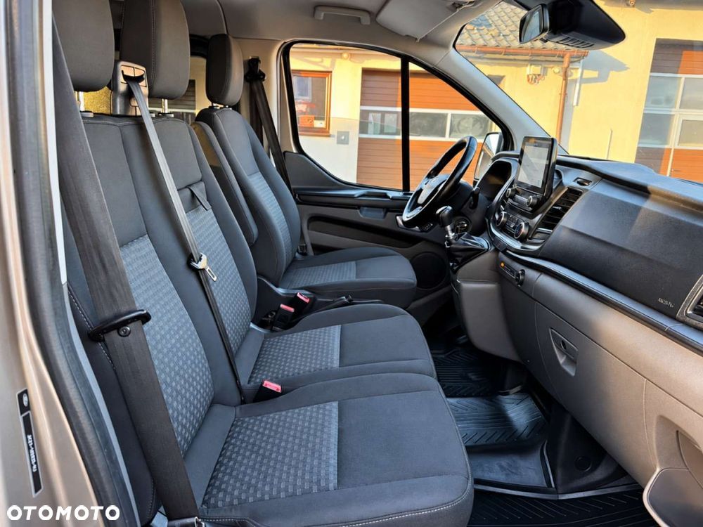 Ford E-Tourneo Custom - 19