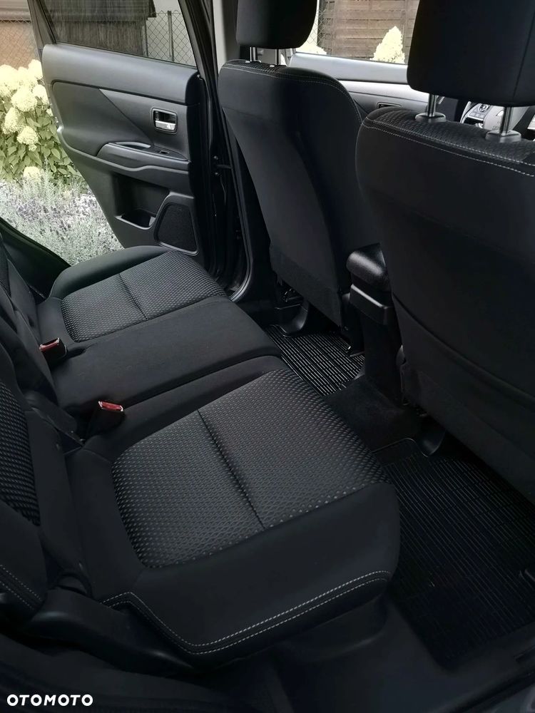 Mitsubishi Outlander 2.2 DI-D Intense + SDA 4WD - 7