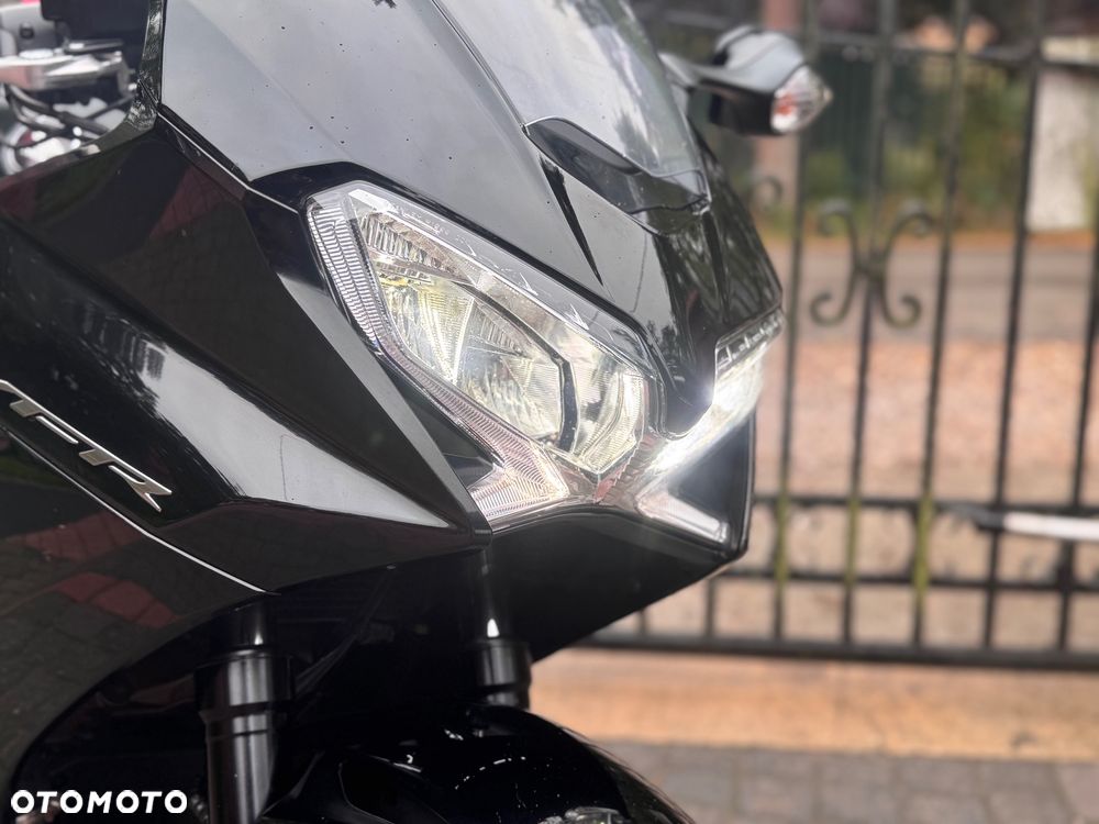 Honda VFR - 23