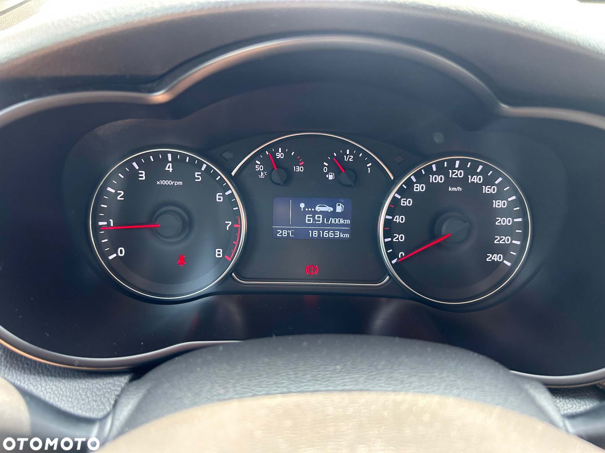 Kia Carens 1.6 GDI L 7os EU6 - 21