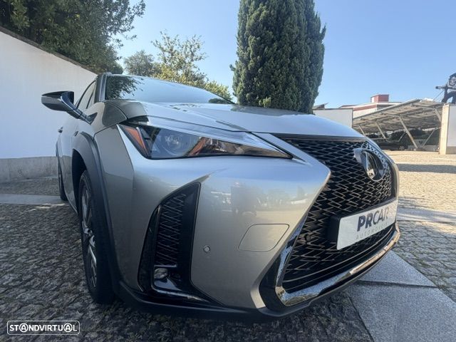 Lexus UX 250h - 26