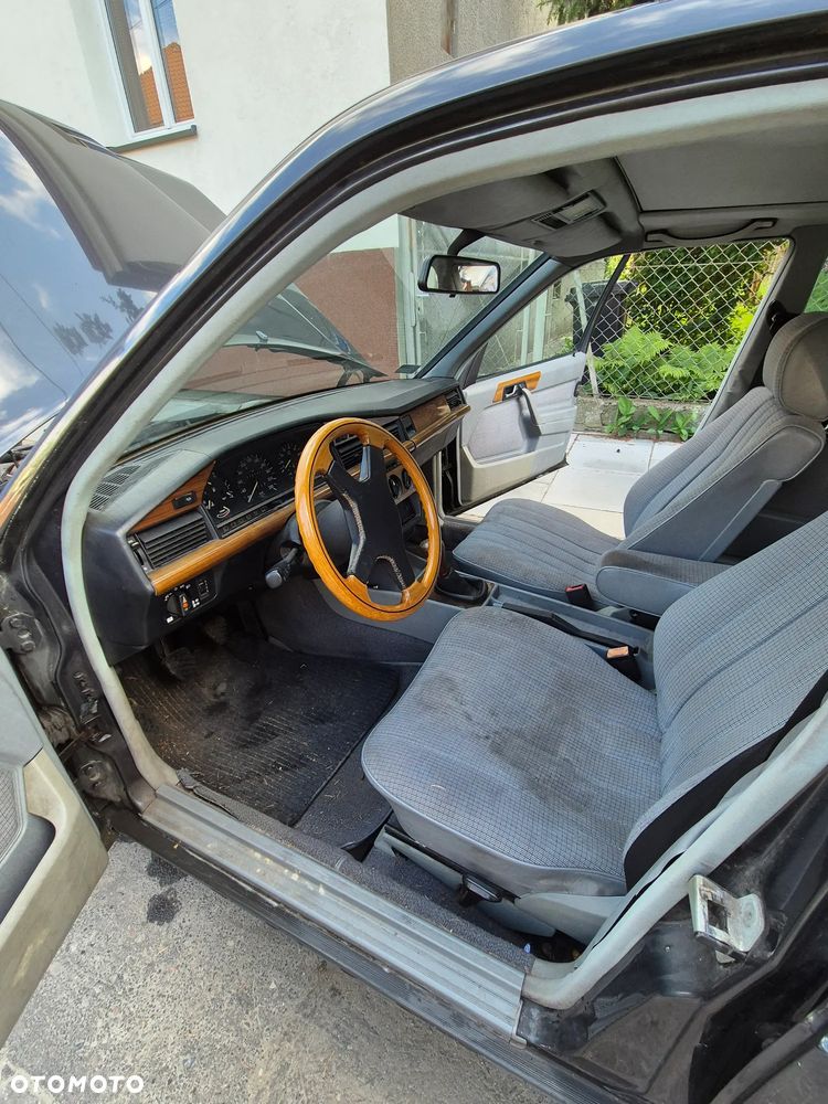 Mercedes-Benz W201 (190) - 26