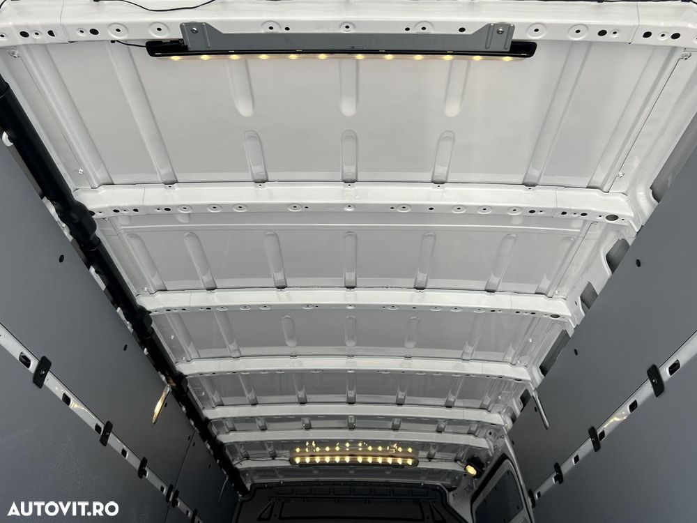 Mercedes-Benz Sprinter 517 - furgon roata dubla - detarat 3.500 kg - 18