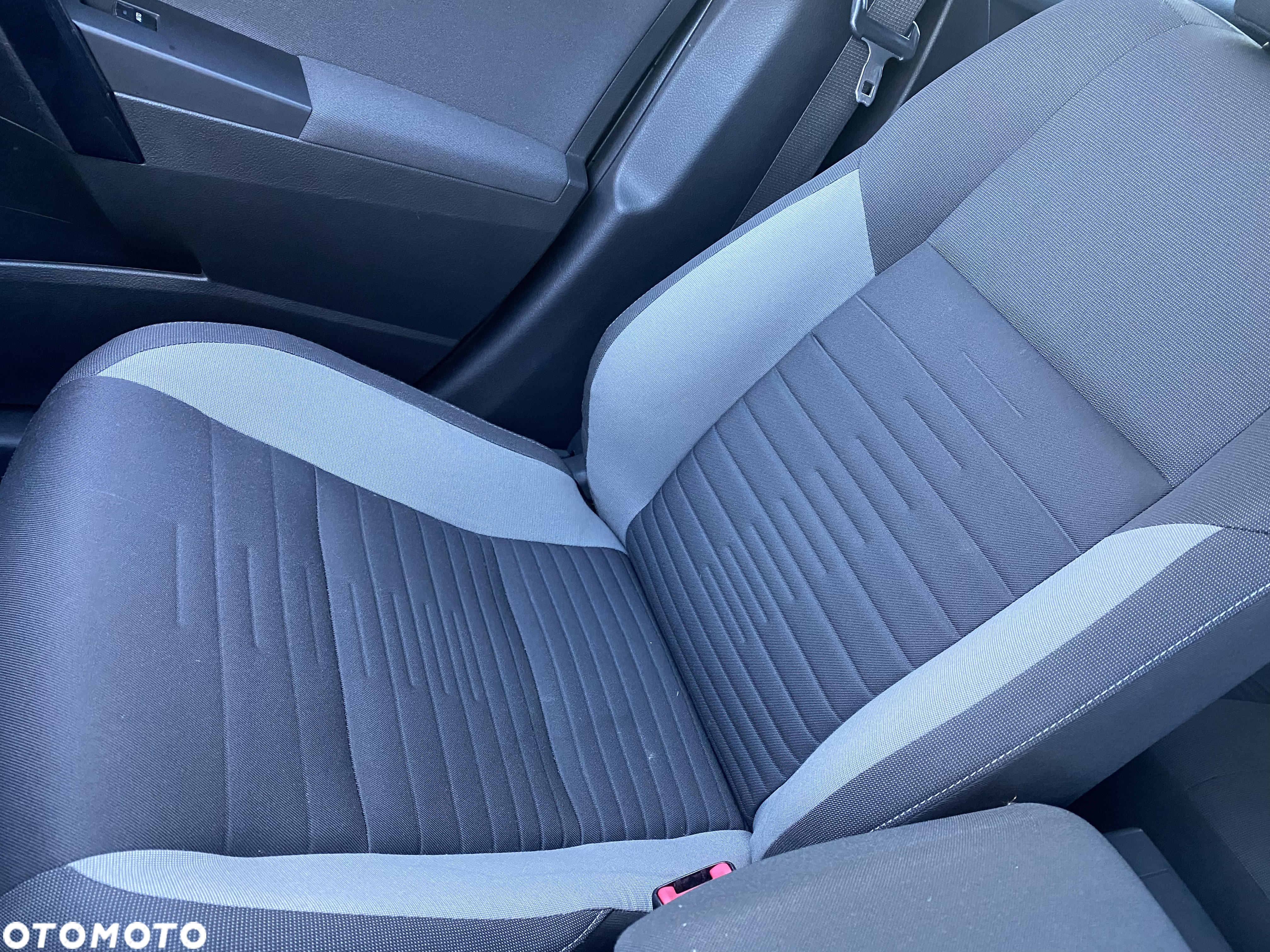 Toyota Auris 1.6 D-4D Premium - 28
