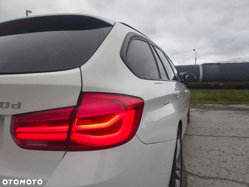 BMW Seria 3 320d Touring Sport Line - 13