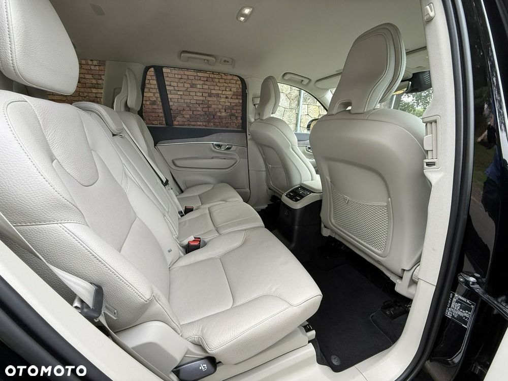 Volvo XC 90 T8 AWD Plug-In Hybrid Core 7os - 8
