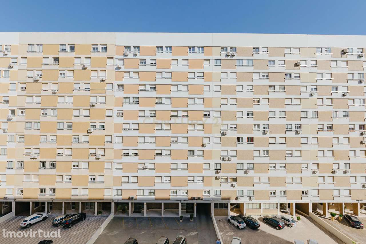 T4 Espaçoso na Portela – Com Parqueamento e Arrecadação - Grande imagem: 2/26