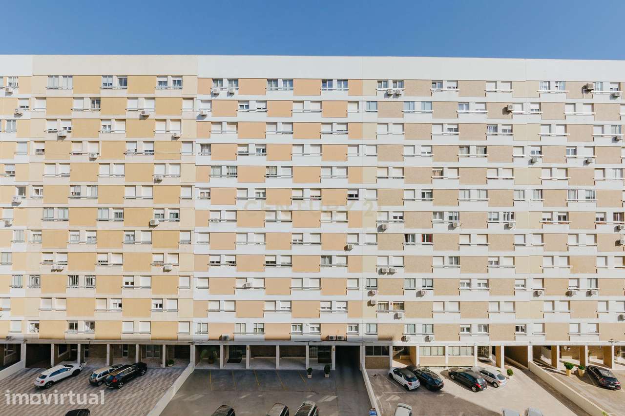 T4 Espaçoso na Portela – Com Parqueamento e Arrecadação - Grande imagem: 2/26