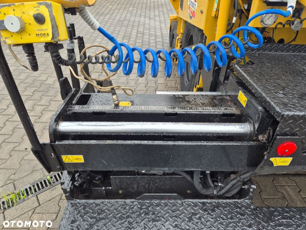 Caterpillar AP 300 / ROZŚCIEŁACZ DO ASFALTU / SERWISOWANY / 1WŁ / WIBRACJE + PODGRZEWANY STÓŁ / MOŻLIWOŚĆ TRANSPORTU - 18