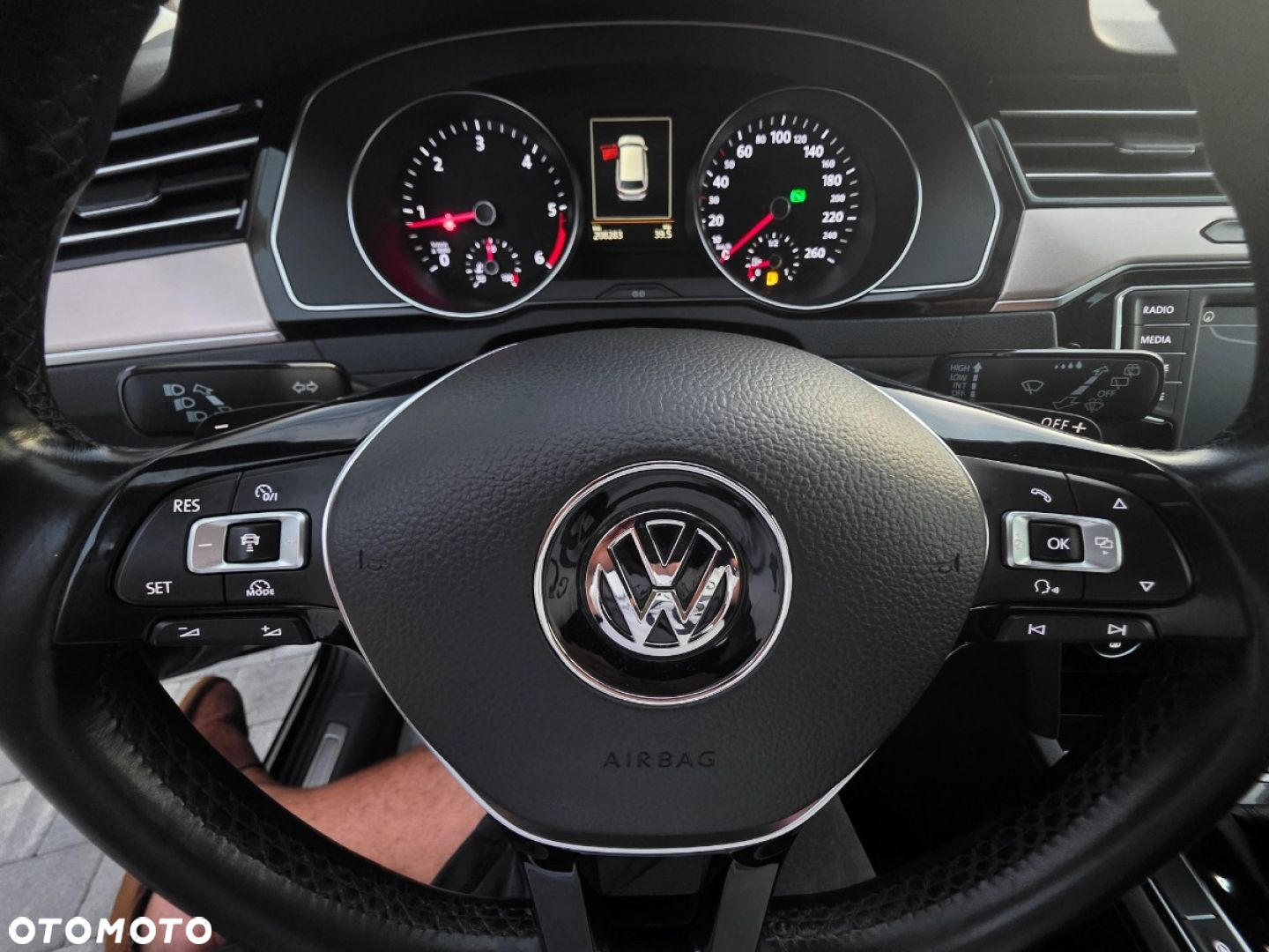 Volkswagen Passat - 15