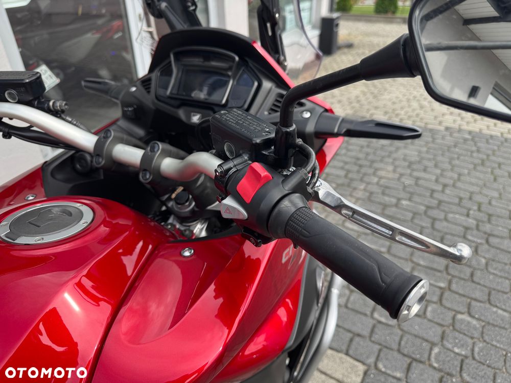 Honda VFR - 12