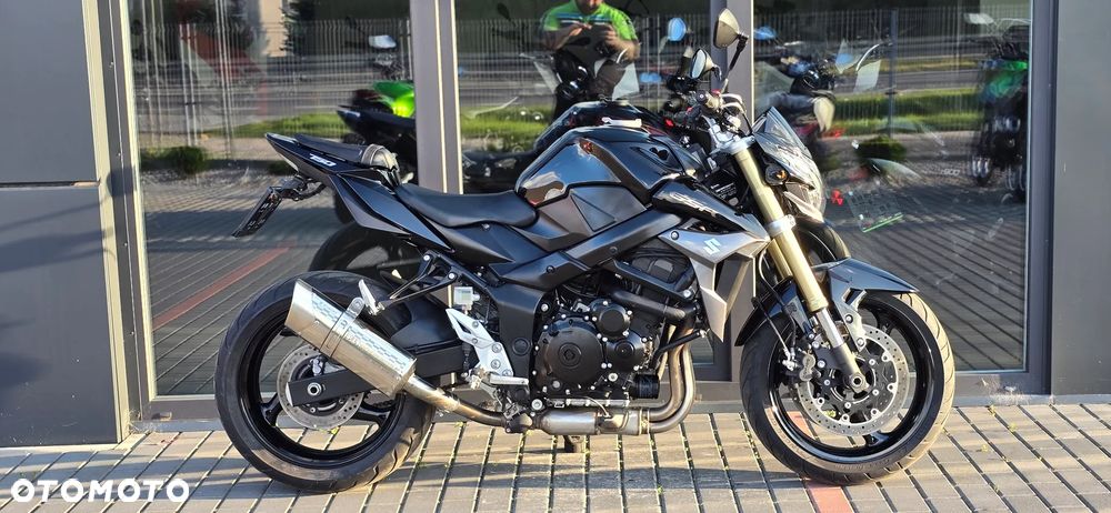 Suzuki GSR - 2