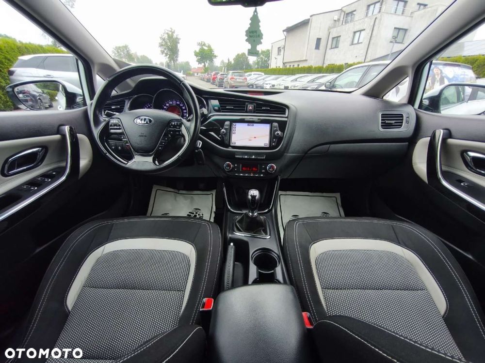 Kia Ceed - 8