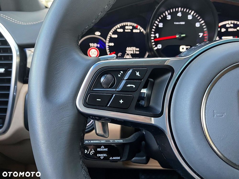 Porsche Cayenne Standard - 26