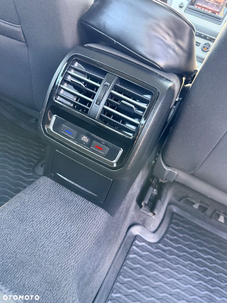 Volkswagen Passat - 15