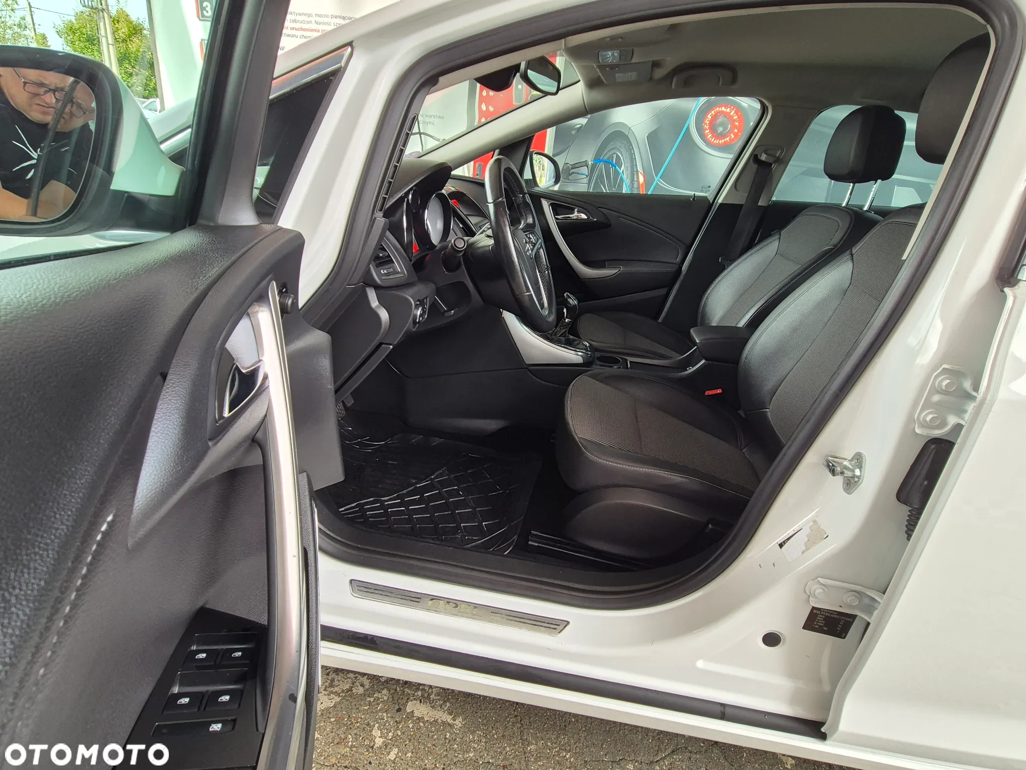 Opel Astra 1.6 Turbo Caravan Cosmo - 26