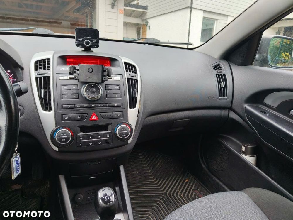 Kia Ceed - 4