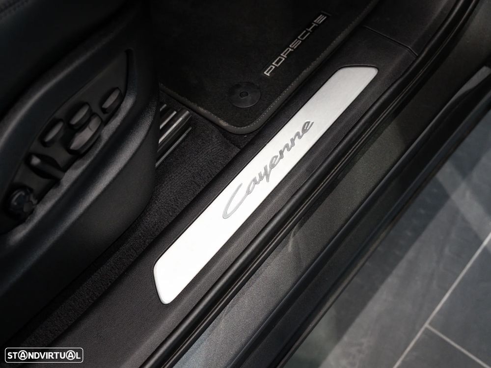 Porsche Cayenne Coupé E-Hybrid - 36