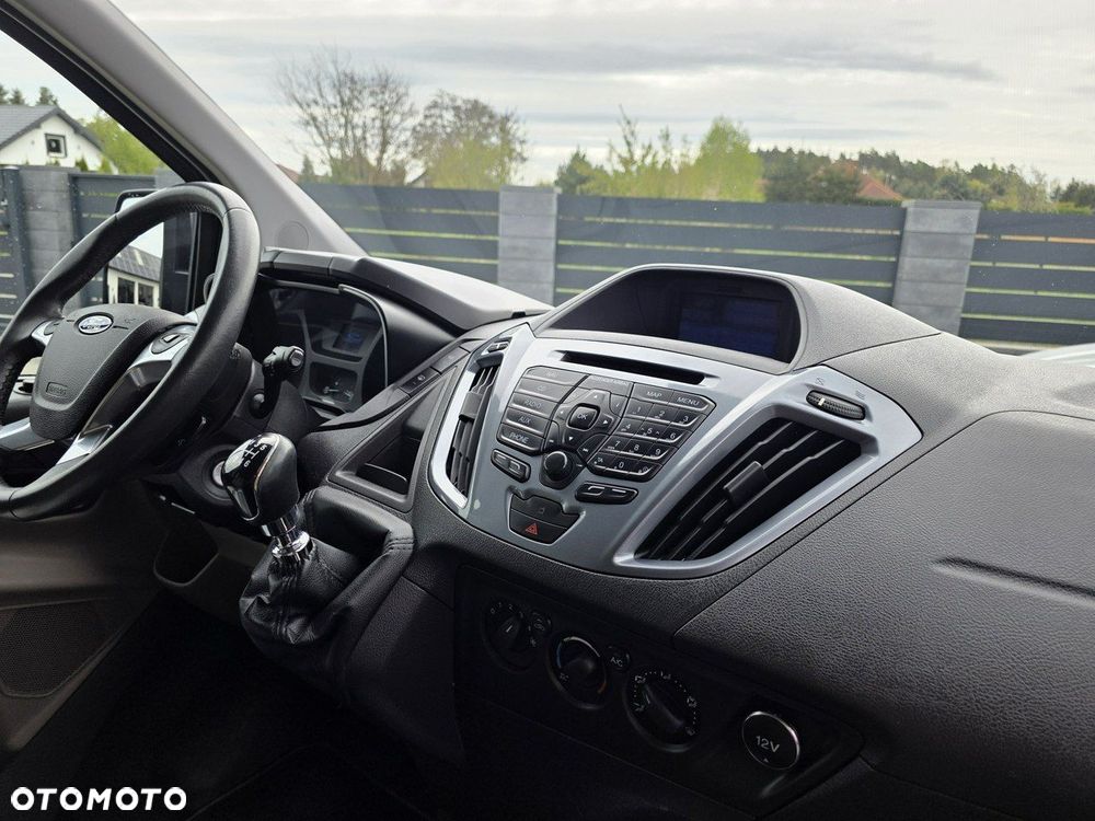 Ford Tourneo Custom - 33