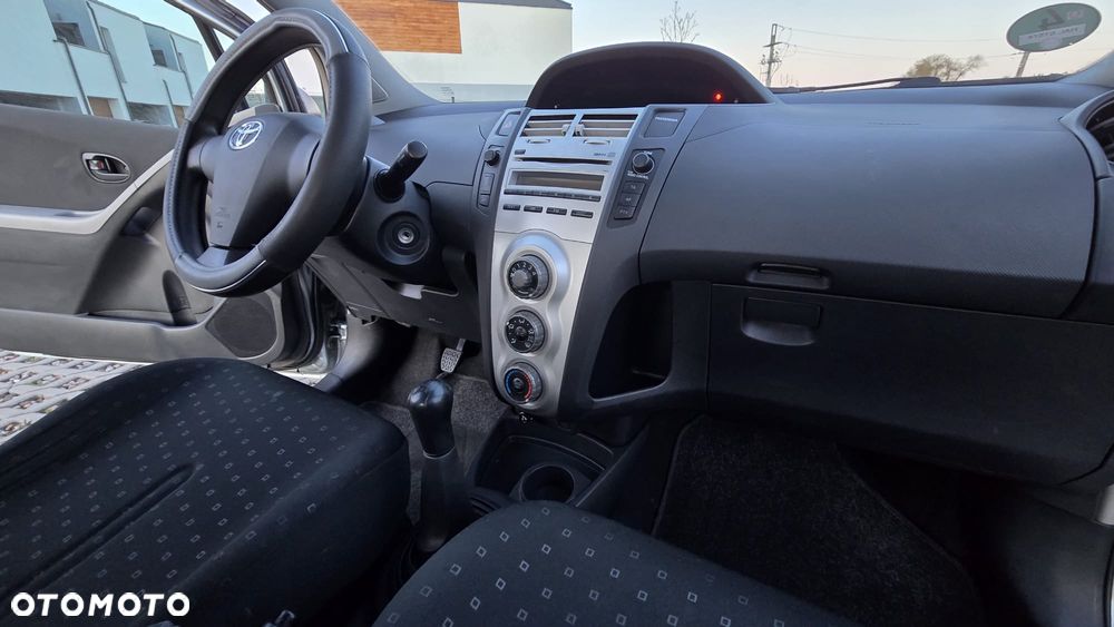 Toyota Yaris 1.0 VVT-i - 15