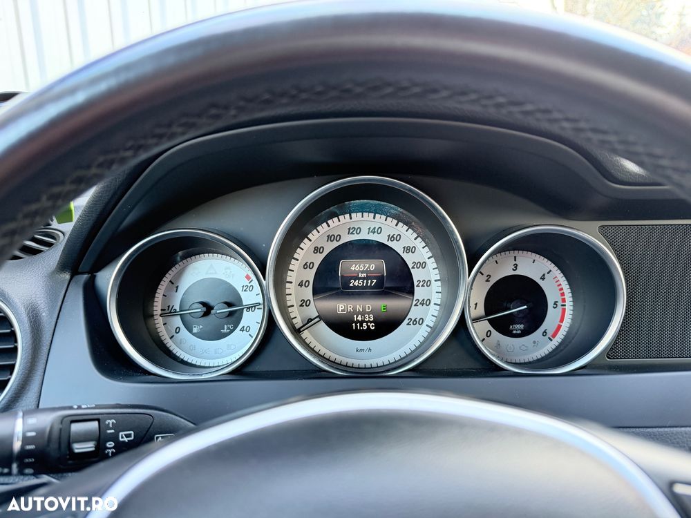 Mercedes-Benz C 300 CDI DPF 4Matic (BlueEFFICIENCY) 7G-TRONIC Avantgarde - 2