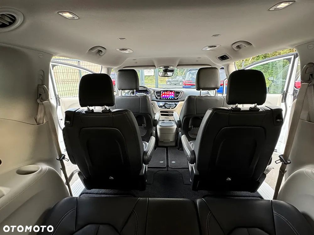 Chrysler Pacifica - 12