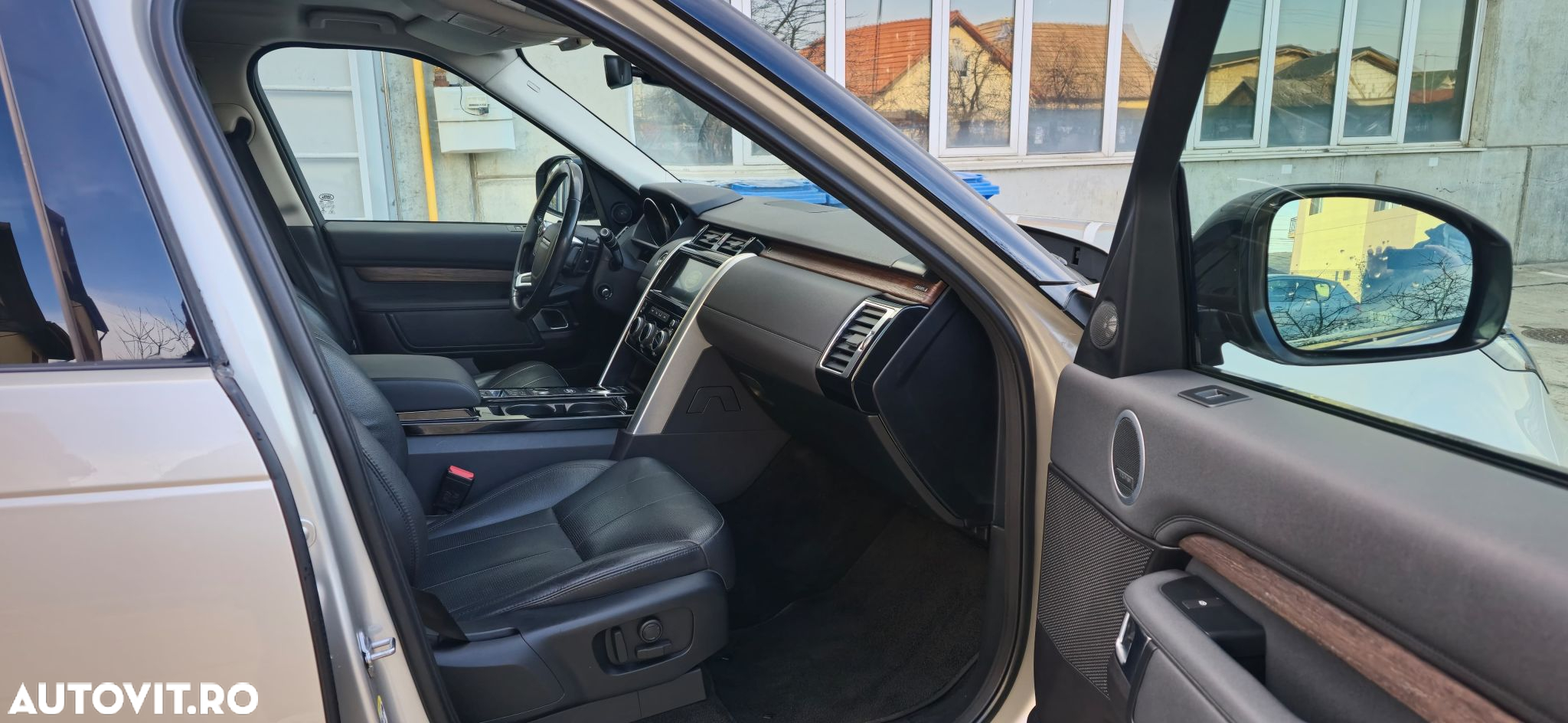 Land Rover Discovery 3.0 L TD6 SE - 12