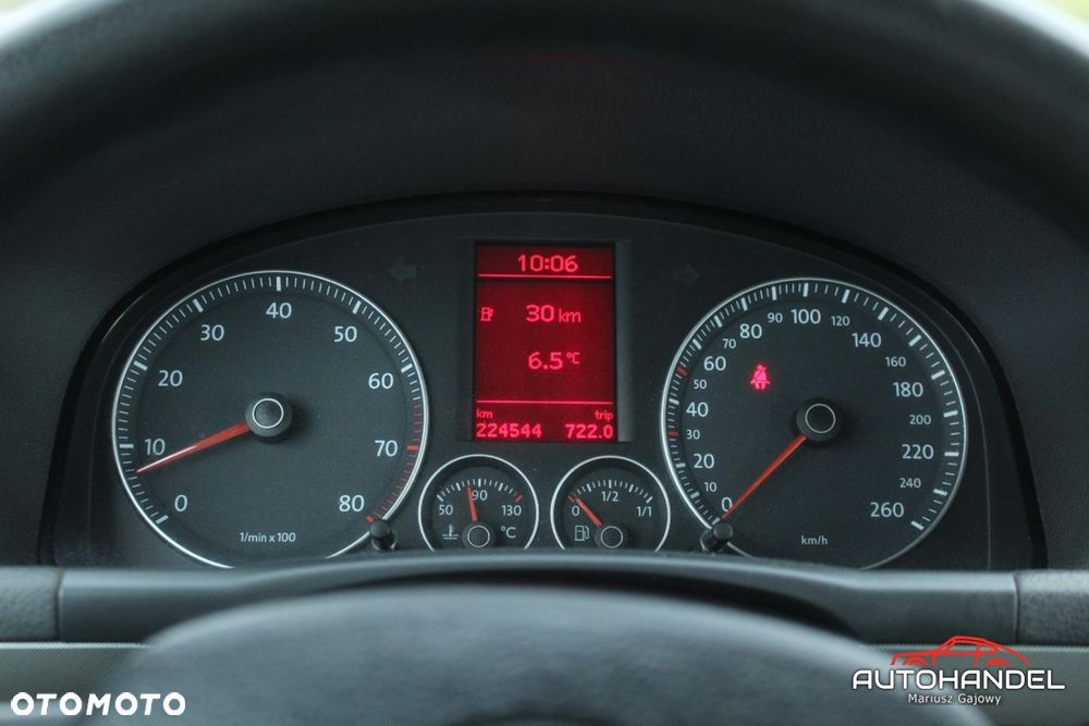 Volkswagen Touran - 10