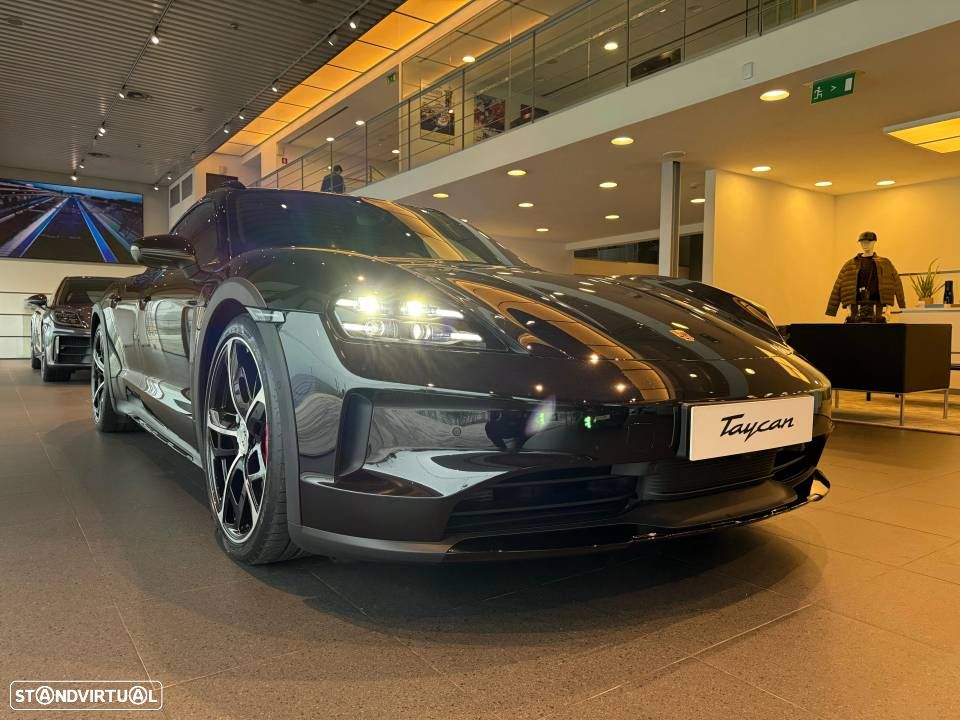 Porsche Taycan Cross Turismo 4S - 8