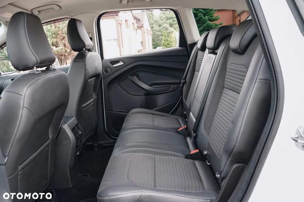 Ford Kuga 2.0 TDCi 2x4 Titanium - 28