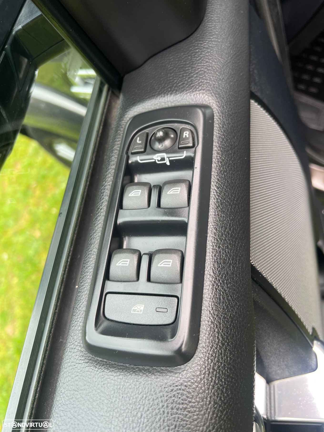 Land Rover Discovery SD V6 HSE - 12
