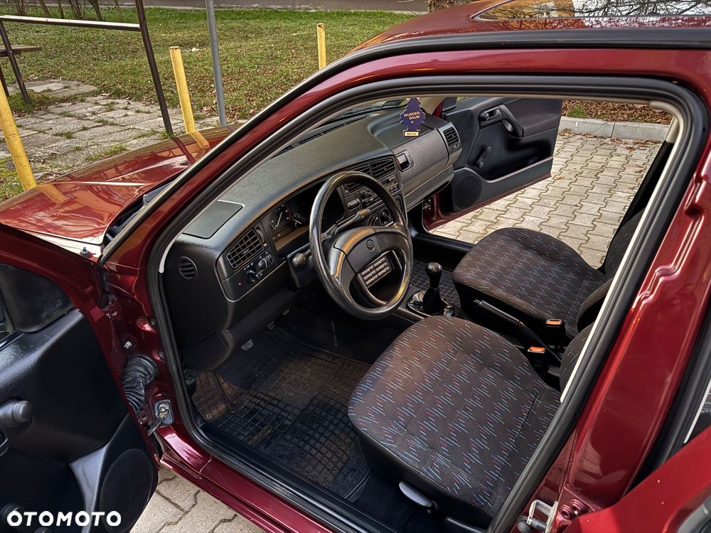Volkswagen Golf 1.6 - 8