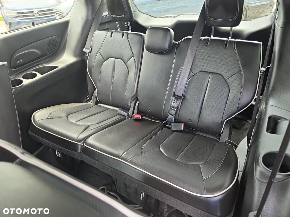 Chrysler Pacifica - 10