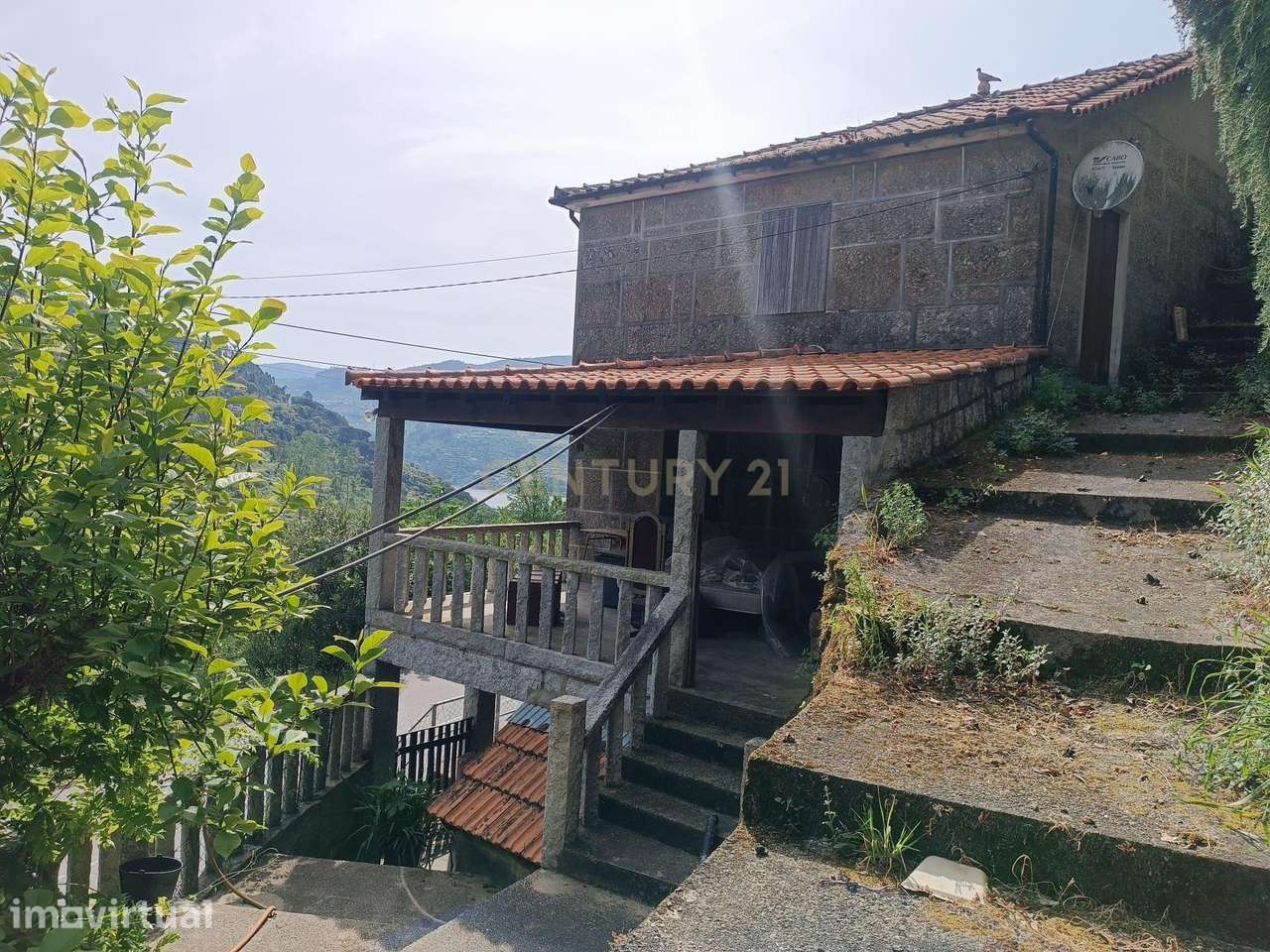 Moradia de três pisos com terraço virado para Aregos e rio Douro, em A - Grande imagem: 2/32