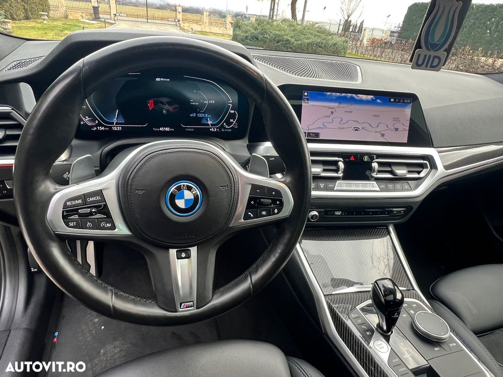 BMW Seria 3 330e xDrive Aut. M Sport - 24