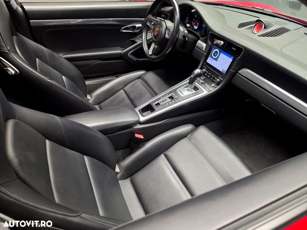 Porsche 911 Carrera 4 PDK - 18